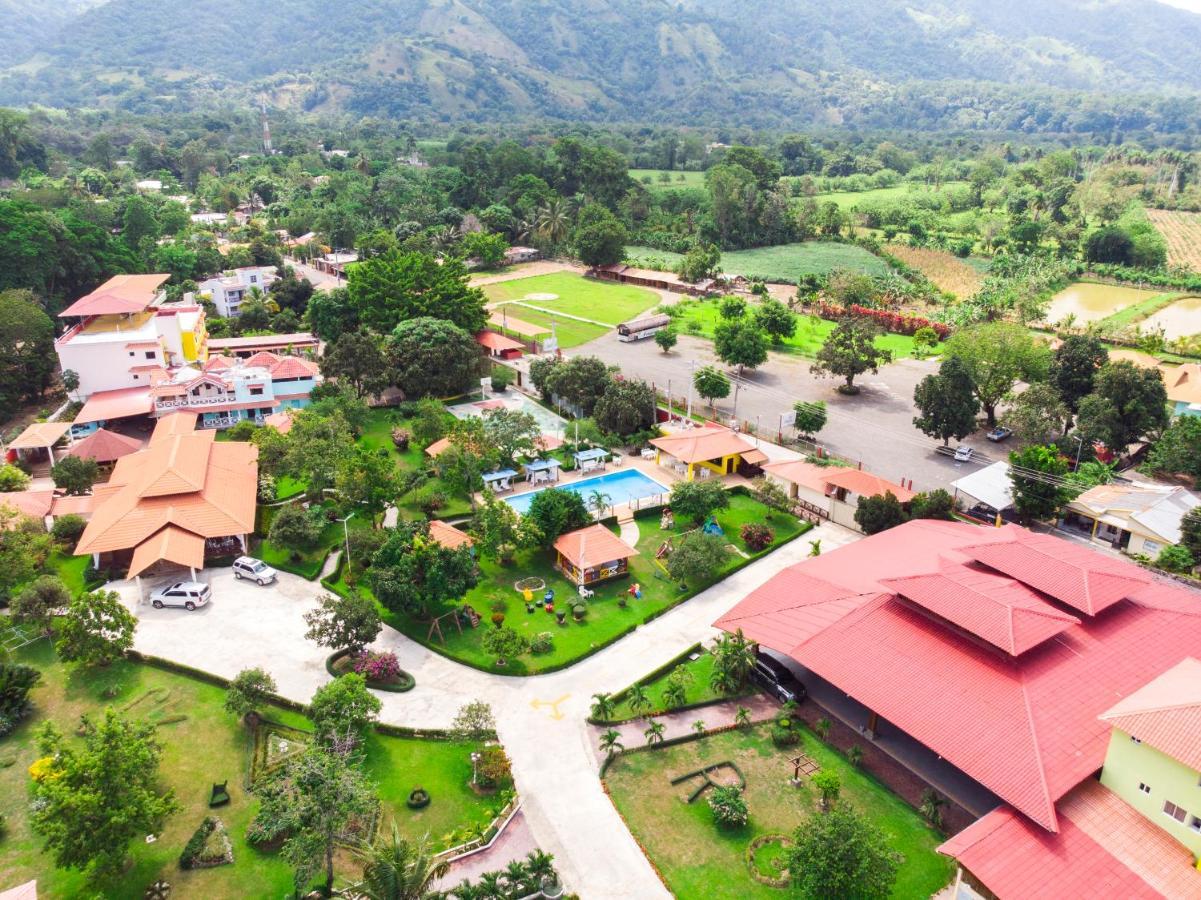 Deluxe Suites Guacamayos - Eco-Lodge & Swimming Pool Bonao Kültér fotó