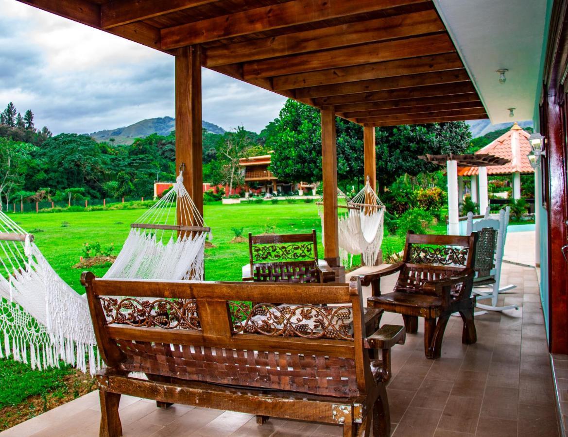 Deluxe Suites Guacamayos - Eco-Lodge & Swimming Pool Bonao Kültér fotó