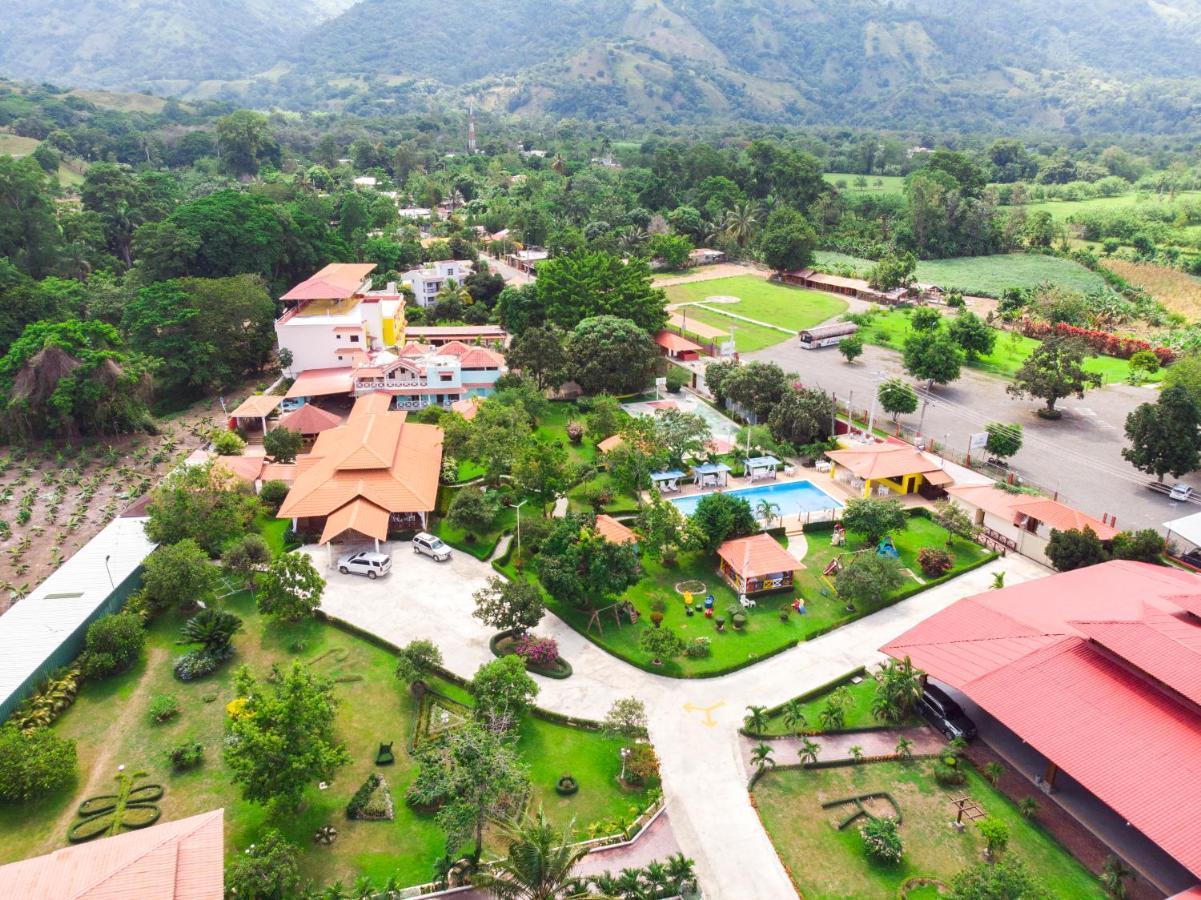 Deluxe Suites Guacamayos - Eco-Lodge & Swimming Pool Bonao Kültér fotó