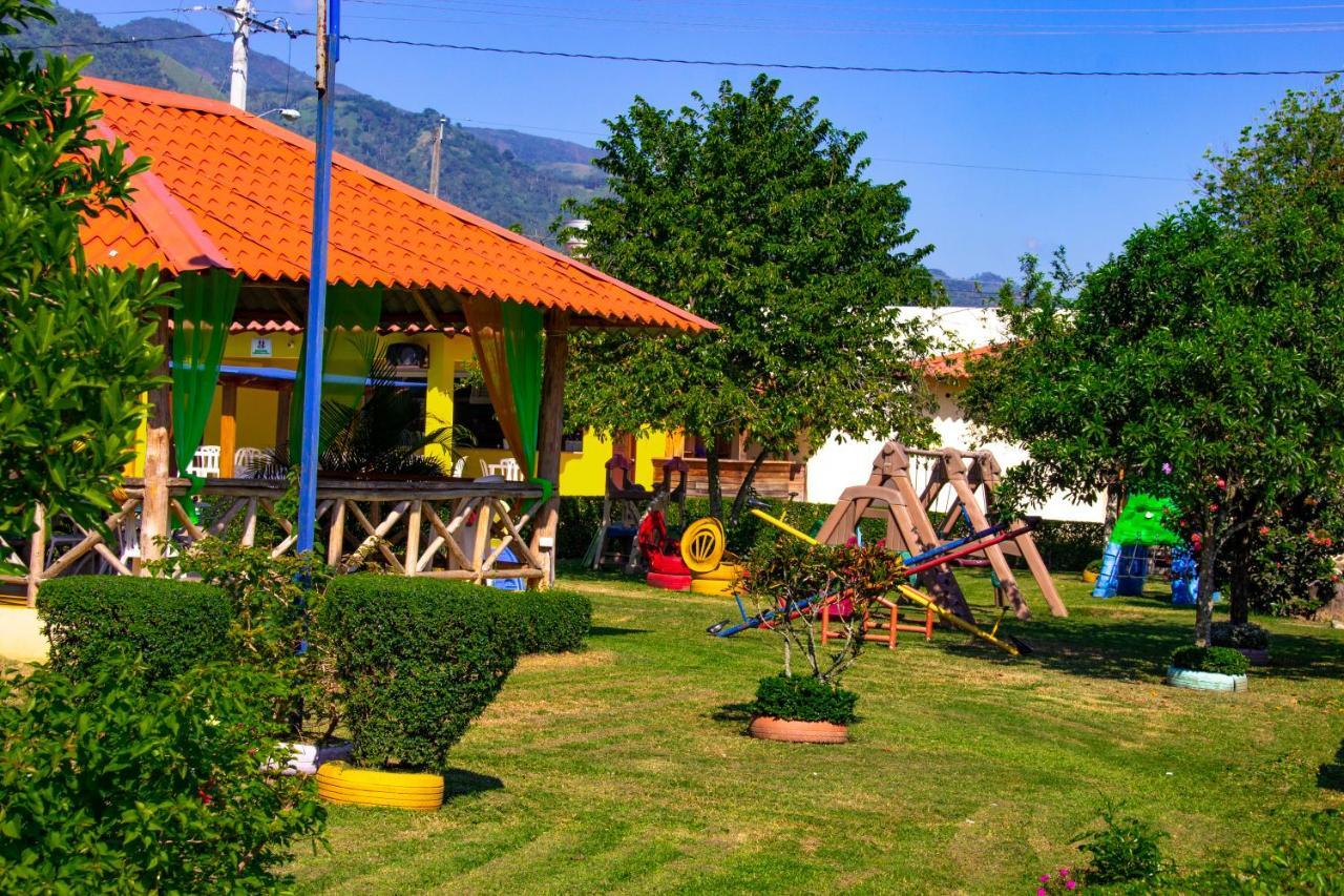 Deluxe Suites Guacamayos - Eco-Lodge & Swimming Pool Bonao Kültér fotó