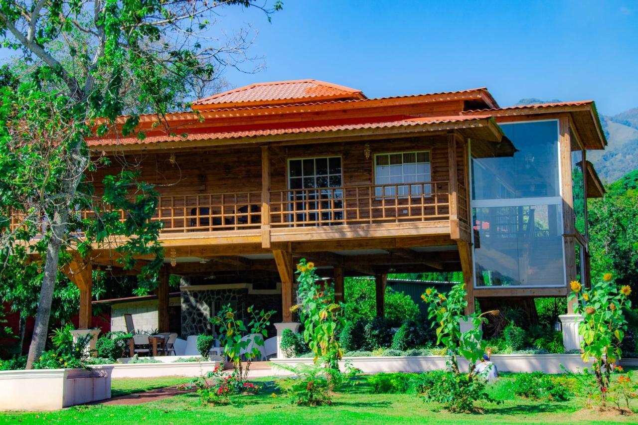Deluxe Suites Guacamayos - Eco-Lodge & Swimming Pool Bonao Kültér fotó