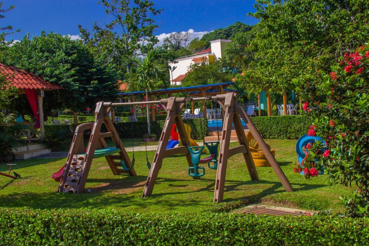 Deluxe Suites Guacamayos - Eco-Lodge & Swimming Pool Bonao Kültér fotó