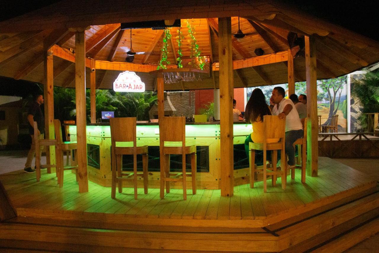 Deluxe Suites Guacamayos - Eco-Lodge & Swimming Pool Bonao Kültér fotó